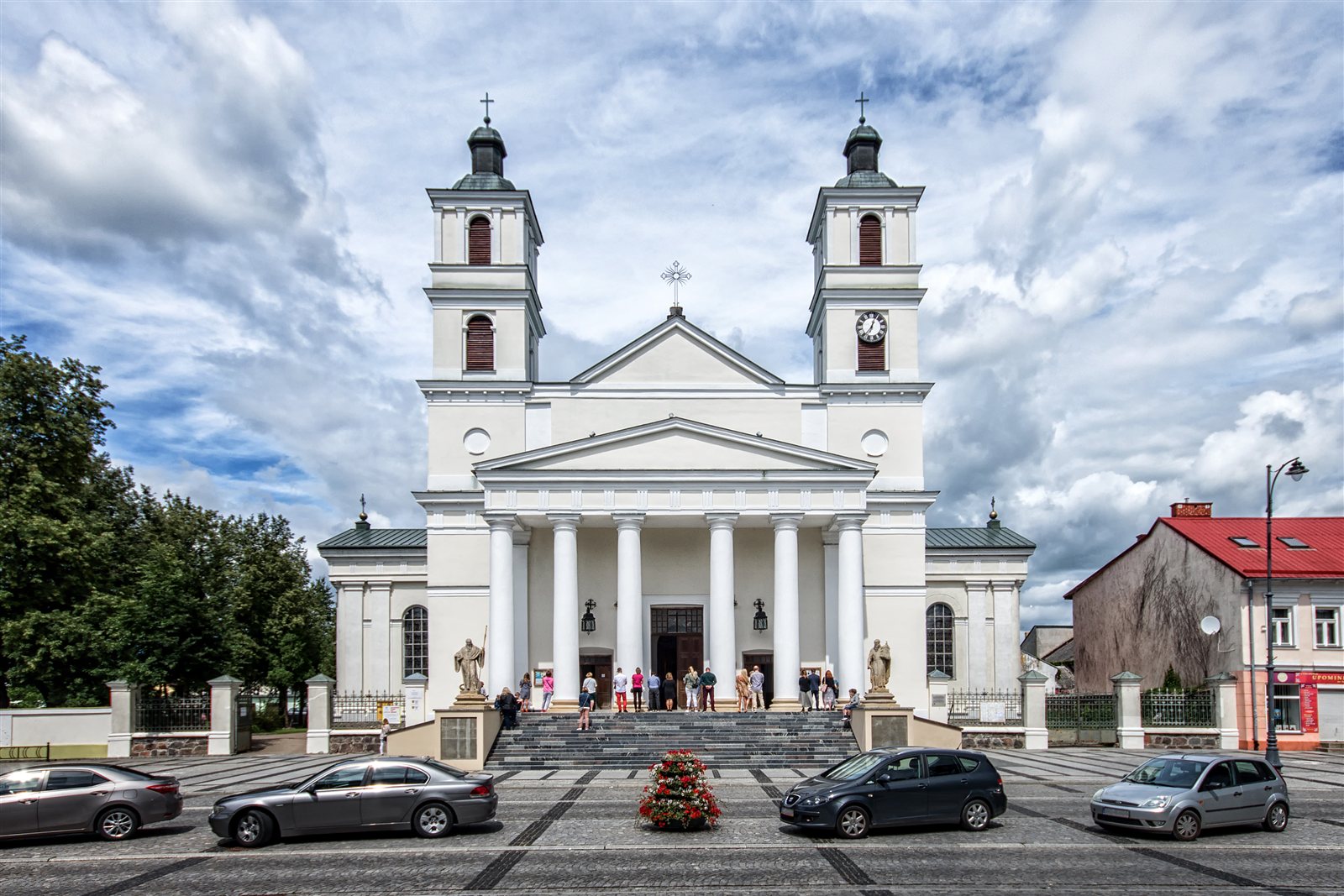 Zabytkowy kościół św. Aleksandra w centrum Suwałek